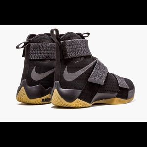 Lebron soldier 10